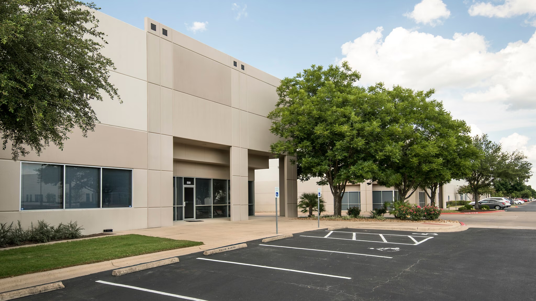LEE & ASSOCIATES – AUSTIN BRINGS ANOTHER SUCCESSFUL LEASE-UP IN SOUTHEAST AUSTIN.
