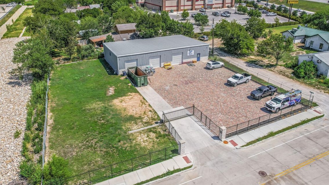 Lee & Associates – Austin Negotiates a 4,000 SF Industrial INVESTMENT Sale Transaction