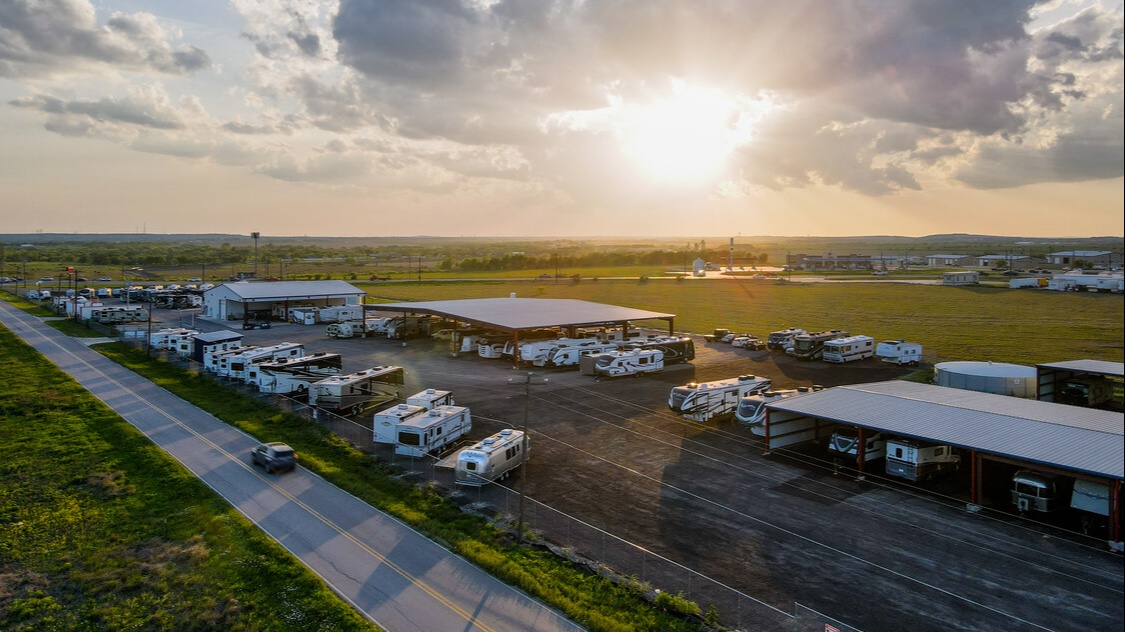 Lee & Associates – Austin Closes 10-Acre Industrial Outside Storage (IOS) Sale in Southeast Austin